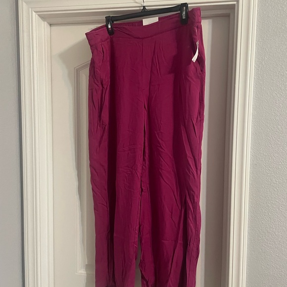 Old Navy Playa Wide Leg Pull-On Pants in Fuchsia - Picture 3 of 4